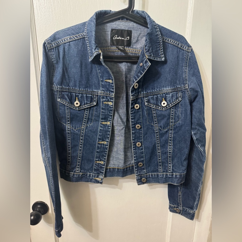 Arden B. Cropped Denim Jacket Size Medium